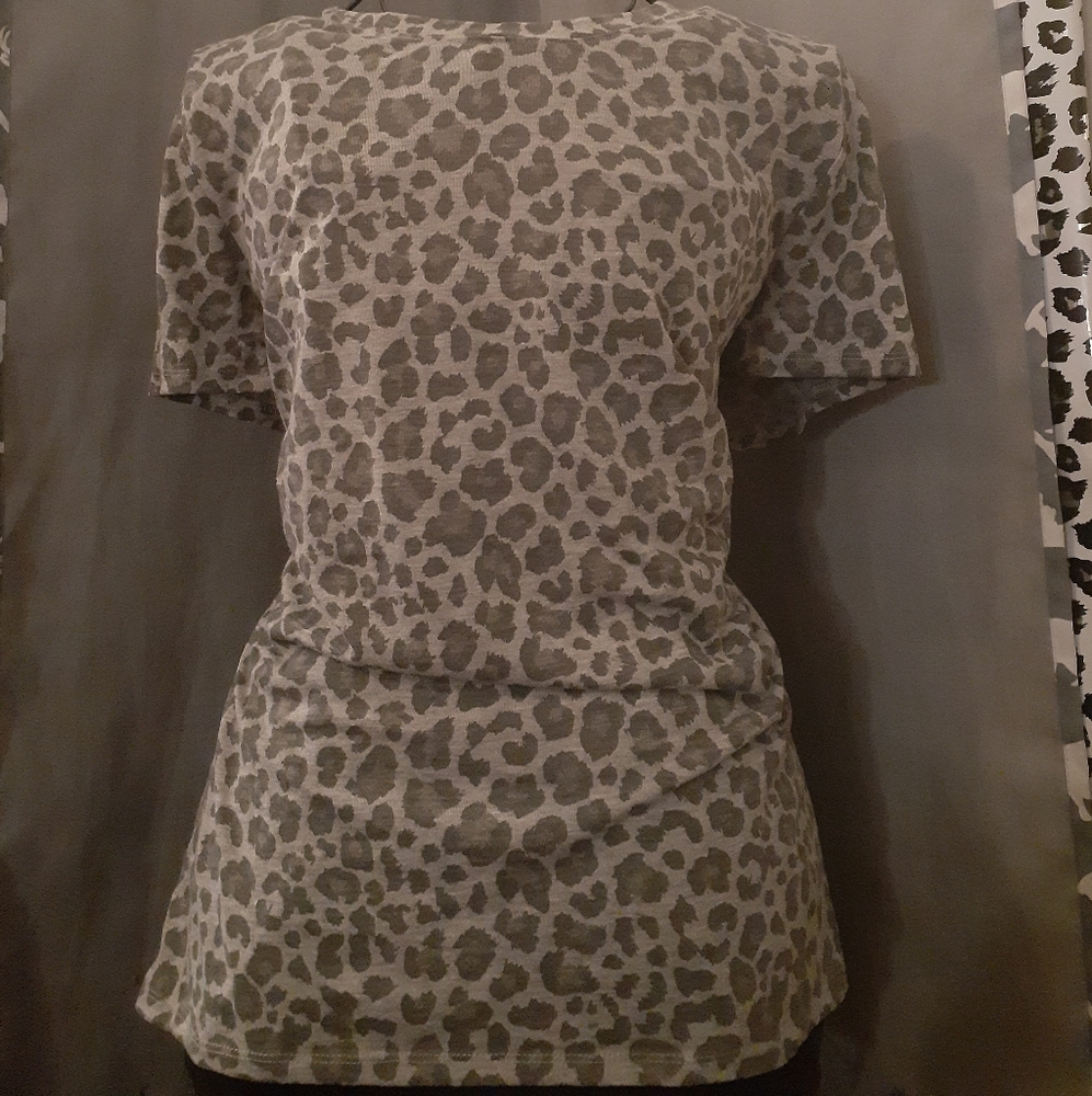 Heather Gray leopard tee